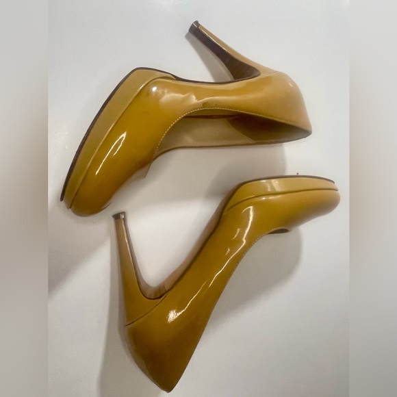 Cole Haan Beige Patent Leather Air Heels Pumps Womens Size 7B Mustard - Picture 3 of 12